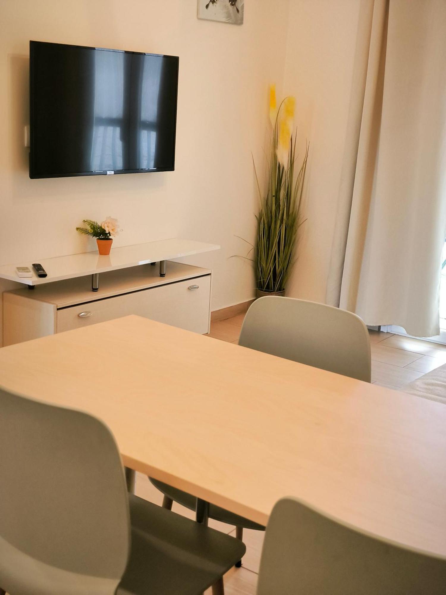 Penthouse With An Incredible View 350M From Metro Station! Apartment Atena Exterior foto